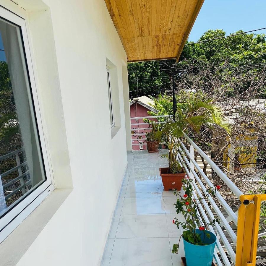 La Vue De Haut- T3 Avec Vue Imprenable Sur La Mer Villa Boueni Buitenkant foto